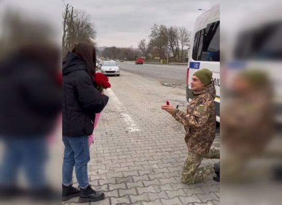 На Вінниччині копи допомогли військовому освідчитися у коханні (зворушливе відео)