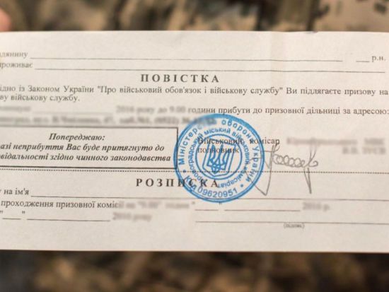 Пенсіонерці з Бахмута видали “повістку” на війну: правда це чи фейк