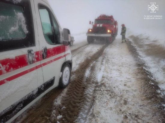 Сніговий апокаліпсис на півдні України: трасу Одеса-Рені паралізовано – фото, відео