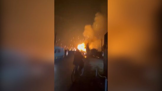 Потужні вибухи під Маріуполем: горить ворожий склад боєприпасів та стоянка техніки (відео)
