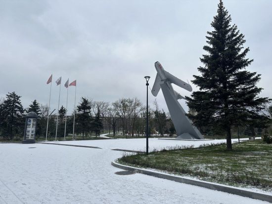 “Люди у відчаї”: в окупованому Маріуполі зледеніли дороги через прорив водогонів (фото)