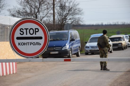 Хто з чоловіків може виїхати за кордон: прикордонник перелічив категорії