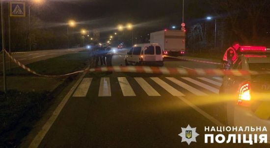 У Києві на блокпосту водій збив військову (фото)
