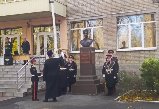 У Росії встановили пам’ятник “чорному барону”: комуністи протестують (фото)