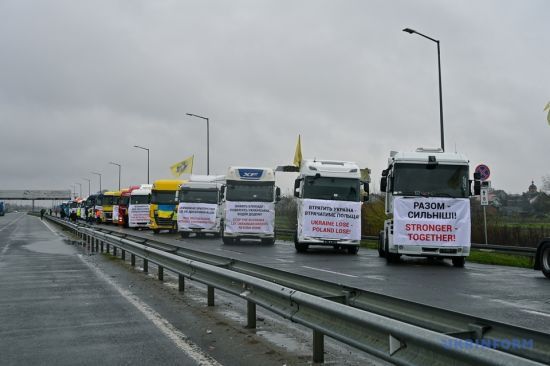 Блокада кордону: українські перевізники розпочали протест у відповідь на страйк поляків