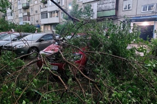 На Росію обрушився руйнівний ураган: з будинків позривало дахи, зникло світло – відео