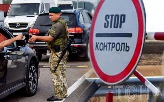 Щодня незаконно виїхати з України намагаються десятки чоловіків: не нехтують навіть “смертю” близьких