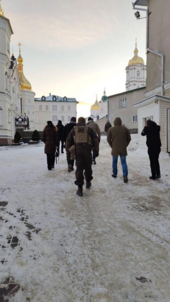 СБУ влаштувала обшуки в Почаївській лаврі – ЗМІ (фото)