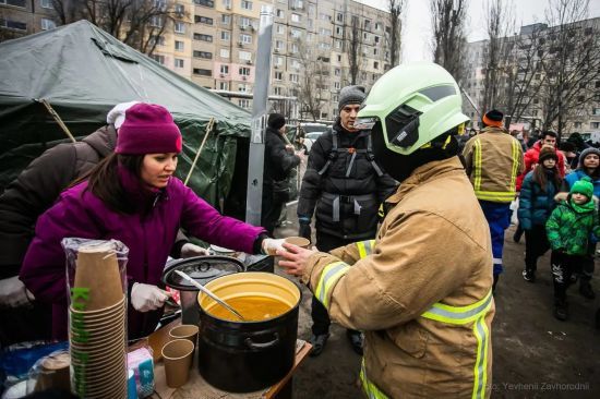 “Гвардія небайдужих”: Зеленський привітав українців з днем волонтера (фото)