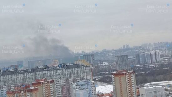 У Києві почалась пожежа на Позняках: дим видно з різних куточків міста (відео)