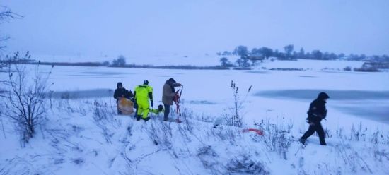 На Волині під ногами дітей на водоймі тріснула крига: що сталося (фото)