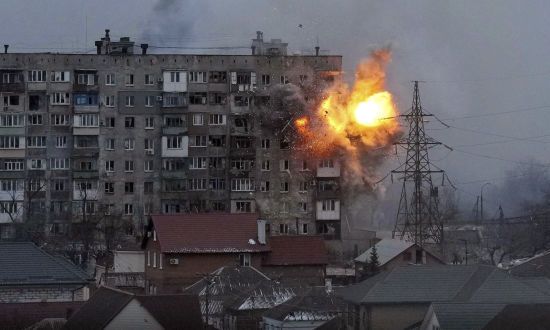 В Маріуполі місцеві досі живуть без води, опалення та електропостачання