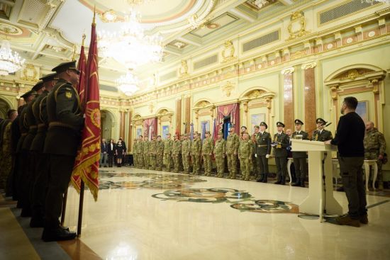 Зеленський привітав військових із днем ЗСУ і вручив нагороди: фото