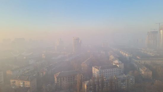 Масований обстріл Києва: в одному з районів пожежі спричинили сильне задимлення