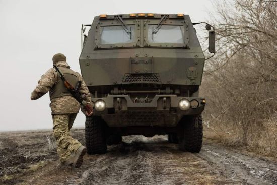 HIMARS знищує ворожий ЗРК “Бук-М2” на Донецькому напрямку (відео)