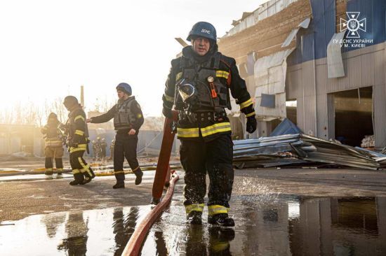 З-під завалів дістали ще тіла – у Києві знову зросла кількість жертв після ракетної атаки