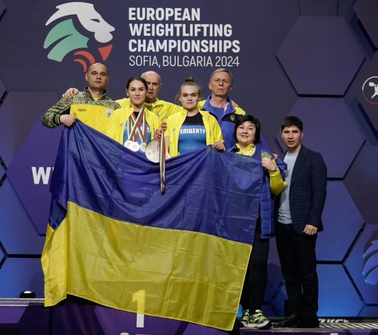 Шість медалей на двох: українські важкоатлетки стали чемпіонками Європи