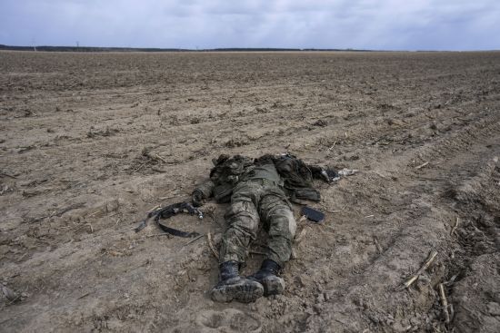 Трупів стільки, що їх бояться вивозити до РФ: Невзоров – про шалені втрати окупантів під час взяття Авдіївки