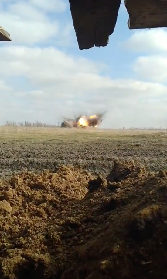 На Авдіївському напрямку міна знищила ворожу БМП – відео