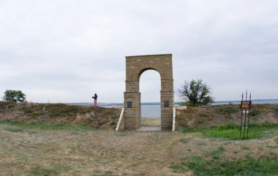 РФ авіабомбами обстріляла пам’ятку національного значення Кам’янська Січ