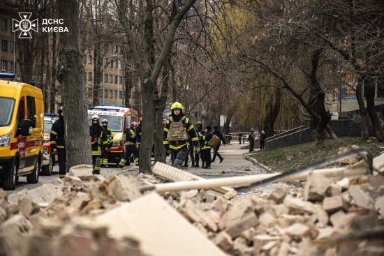 В ДСНС не підтвердили перебування людини під завалами у Києві