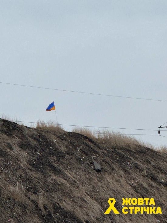 Цією дорогою їздять окупанти: у Макіївці партизани підняли український прапор