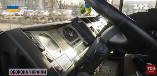 В Україні жінки можуть безкоштовно навчитися кермувати вантажівкою: що відомо