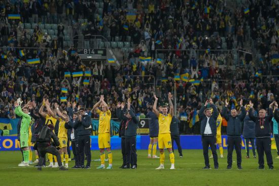 До мурашок: як збірна України разом з уболівальниками святкувала вихід на Євро-2024 (відео)