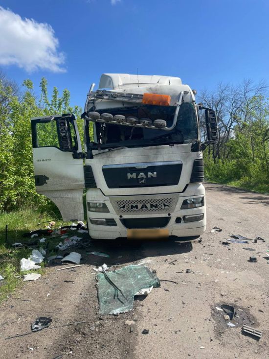 Російський дрон влучив у вантажівку на Харківщині: що відомо про стан водія