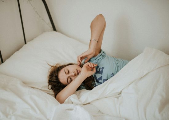 Дослідження показали, що всього дві ночі недосипання змушують нас відчувати себе старшими на роки