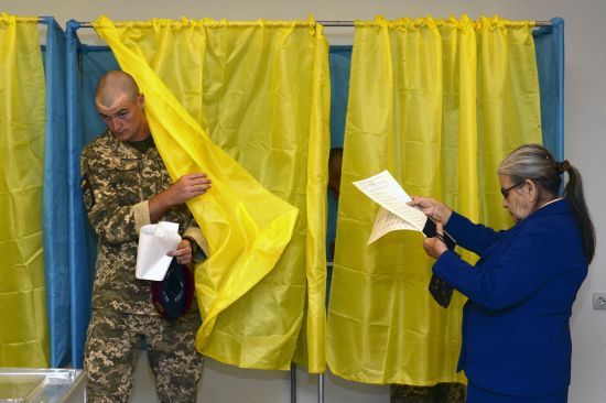 Вибори під час війни: як ставляться українці до такої ідеї – опитування