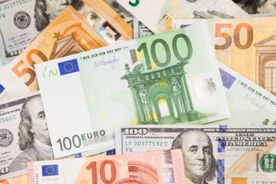 Курс валют на вихідні, 27-28 квітня: скільки коштують долар, євро і злотий