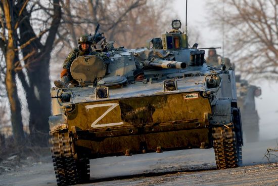 В окупованому Донецьку помітили російські танки-“избушки”: відео