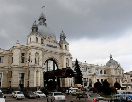 У Львові залізничник через “патріотизм” показував переміщення військової техніки: як його покарали