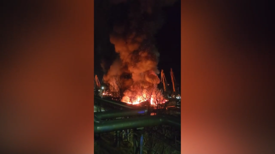 У Росії в морському порту спалахнула масштабна пожежа: відео