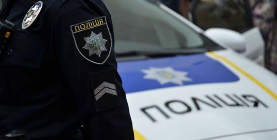 У Києві жінка натрапила у під’їзді на бойову гранату із запалом: що відомо (фото)