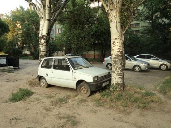 Паркування автомобіля у дворі: за що можуть оштрафувати водія